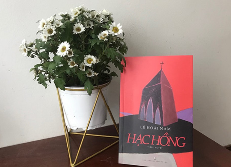 Gam màu đầy màu sắc trong "Hạc Hồng"